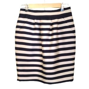 Banana Republic Size 4 Black and Ivory Striped Tulip Skirt